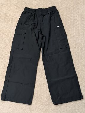 Nike Windbreaker High-Rise Women's Woven Cargo Pants